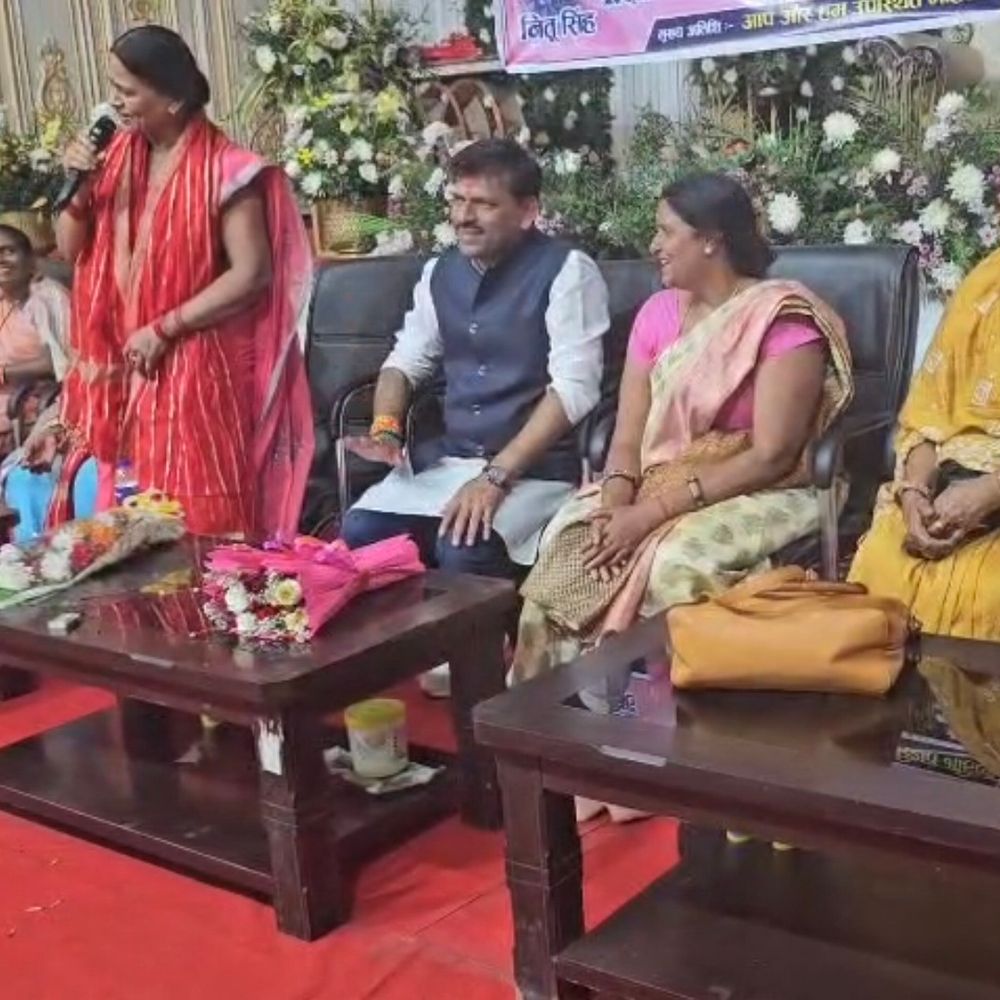 सासाराम में अंतर्राष्ट्रीय महिला दिवस पर शिक्षिकाएं सम्मानित:विधायक सोनू सिंह ने किया कार्यक्रम का उद्घाटन, महिला शिक्षिका सावित्रीबाई फुले को किया याद