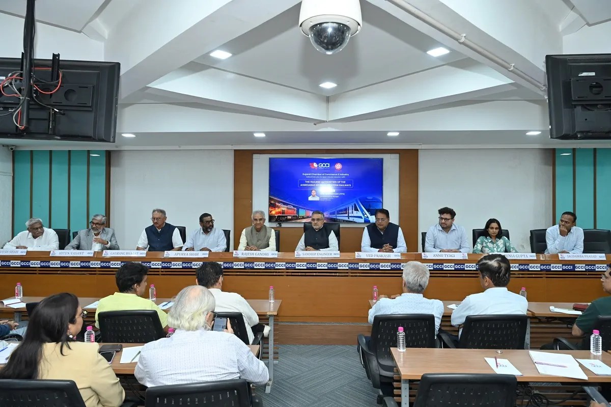 माल परिवहन, यात्री कनेक्टिविटी तथा लॉजिस्टिक्स दक्षता पर चर्चा