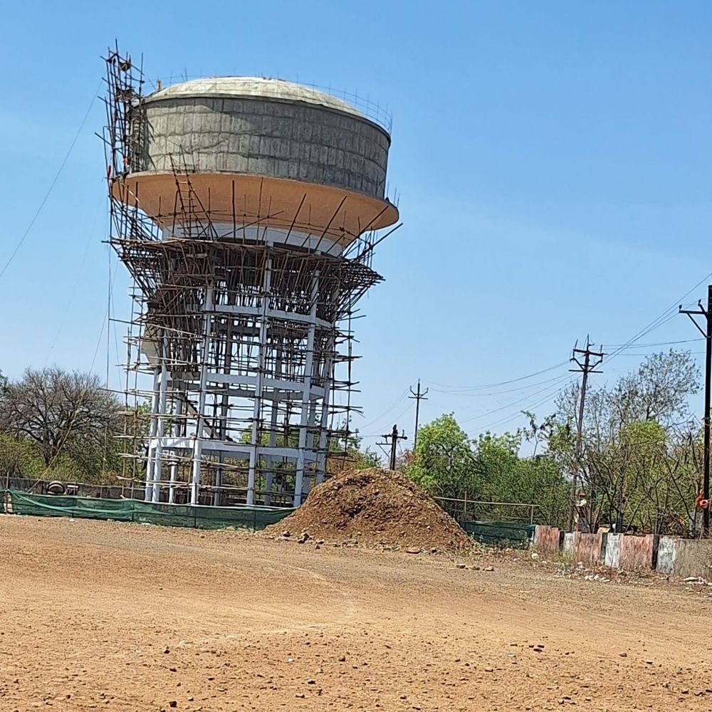 उत्कृष्ट स्कूल के मैदान पर पड़ी मिट्टी से खिलाड़ियों को परेशानी