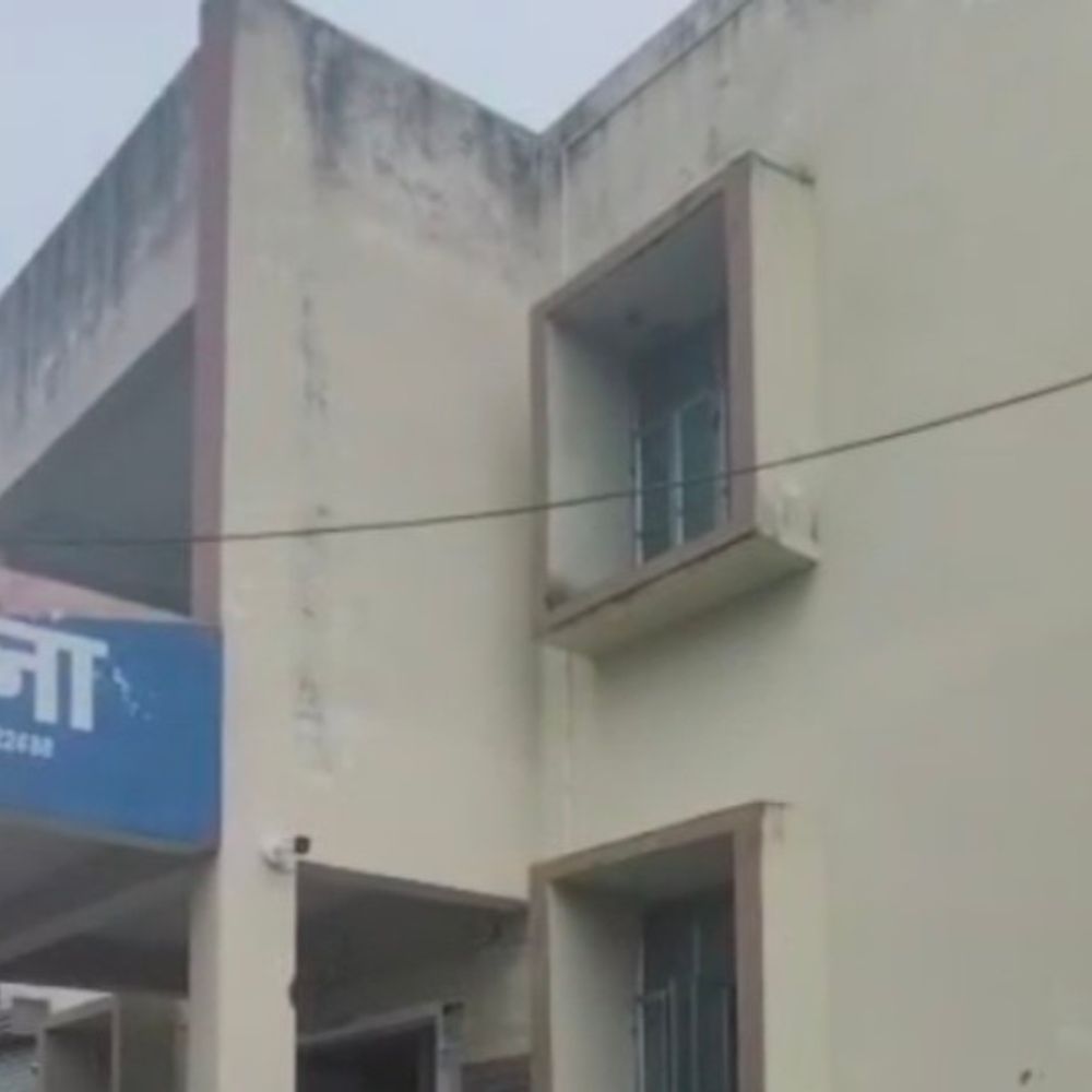 शेखपुरा में परीक्षा देने निकली 7वीं की छात्रा लापता:दादा बोले-मेरी पोती को जल्द से जल्द ढूंढ निकालें, तलाश जारी