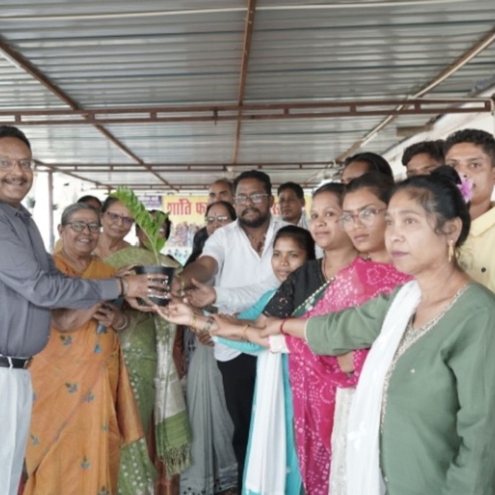 एसपी की माता ने शांति फाउंडेशन को दिए वॉटर कूलर,:स्वर्गीय पति की स्मृति में मानसिक मरीजों के लिए किया दान