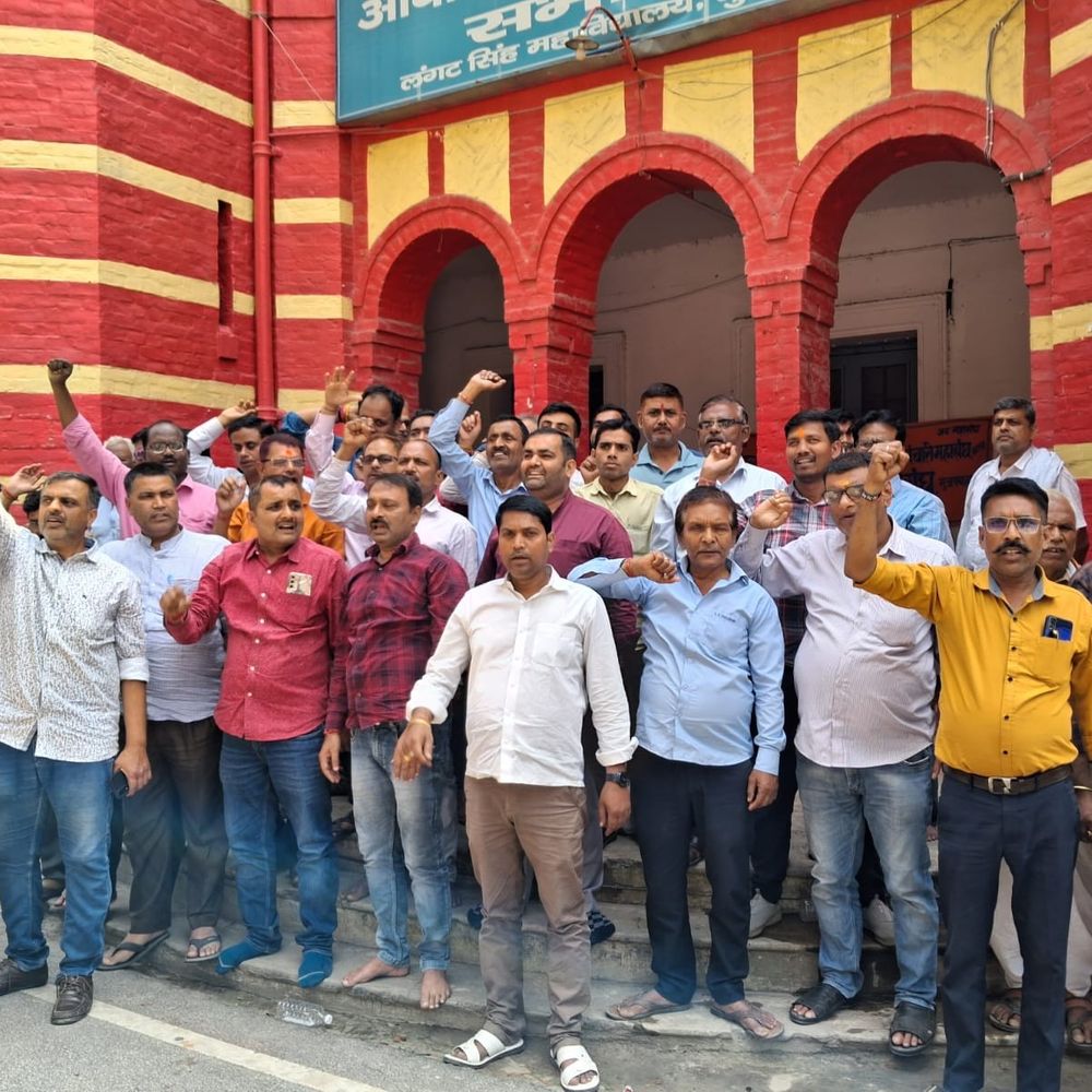 बीआरए बिहार विश्वविद्यालय कर्मचारी का धरना:कुलपति के खिलाफ नारेबाजी की, कहा- पूरी राशि का भुगतान हो