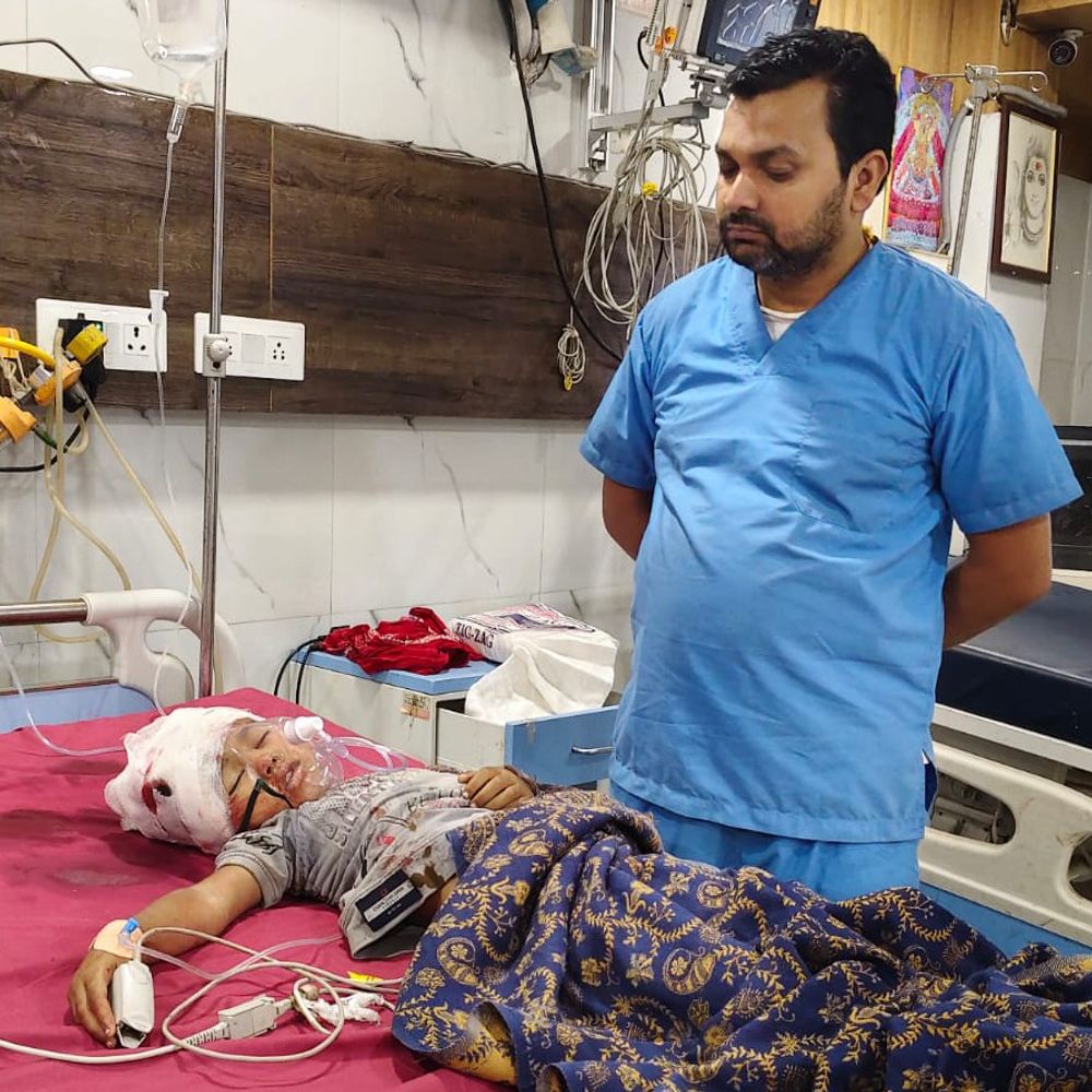 4 साल की बच्ची के सिर से आर-पार हुई गोली:सहरसा में घर के बाहर खेल रही थी, फायरिंग कर आरोपी फरार, हालत गंभीर