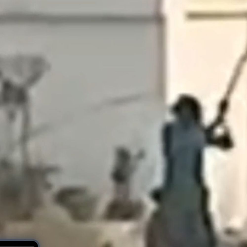 अम्बेडकरनगर में पति को पीटकर मार डाला, VIDEO:नशे में रुपए मांगने पर हुआ विवाद, महिला ने लाठियों से किया हमला, गिरफ्तार