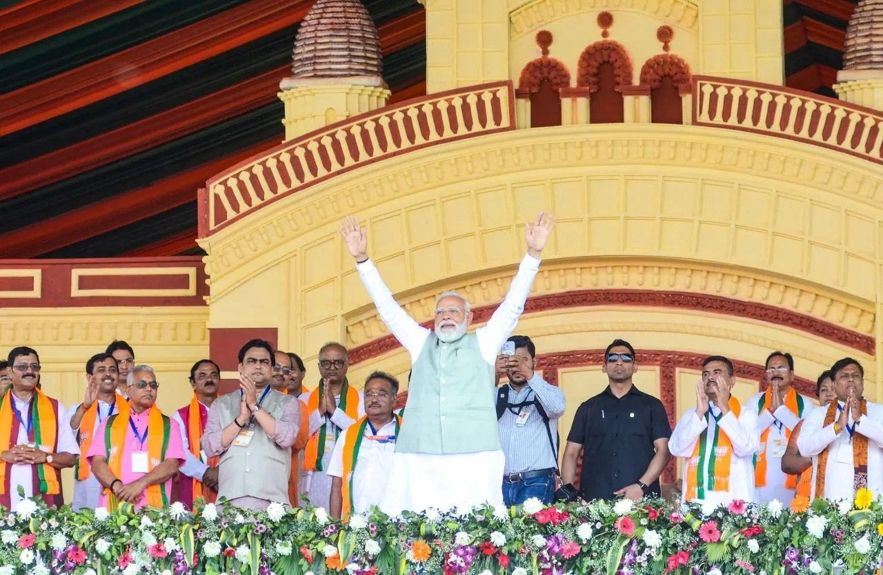 भाजपा महान विभूतियों के सपनों का बंगाल बनाने के लिए प्रतिबद्ध हैं : मोदी