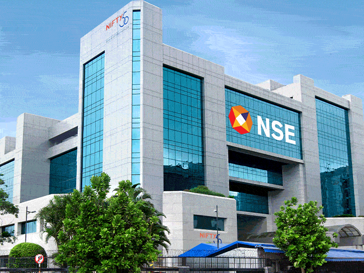 सेंसेक्स 500 अंक गिरकर 79,500 पर कारोबार कर रहा:निफ्टी में 150 अंकों की गिरावट, 24,600 पर पहुंचा; बैंक, रियल्टी और ऑटो शेयरों में गिरावट