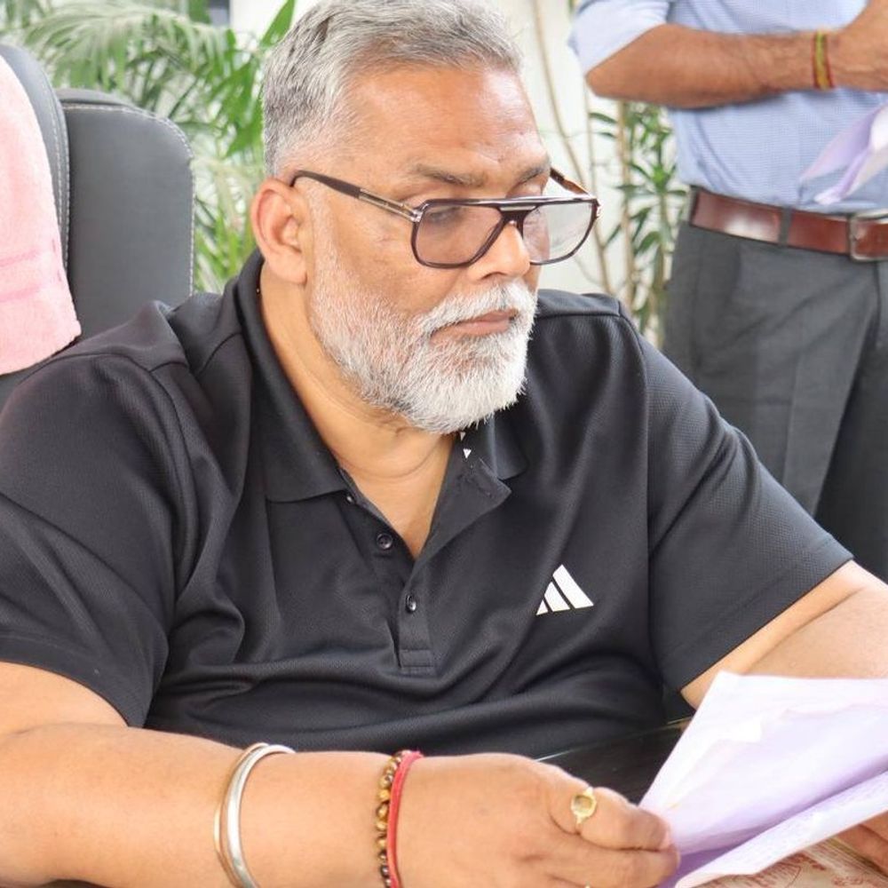 सांसद पप्पू यादव ने डगरूआ कांड पर सरकार को घेरा:पीड़ित परिवार के घर पहुंचे, बोले- प्रदेश में अपराधियों का मनोबल बढ़ रहा है, हर स्तर पर आवाज उठाएंगे