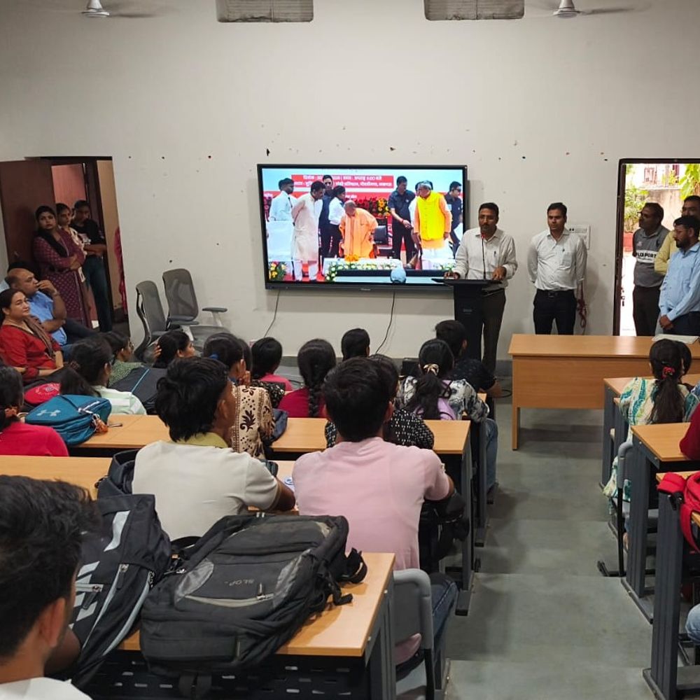 मेरठ में 52,608 छात्रों को मिली छात्रवृत्ति:मुख्यमंत्री ने लखनऊ से किया वितरण, स्थानीय स्तर पर प्रमाण पत्र दिए गए