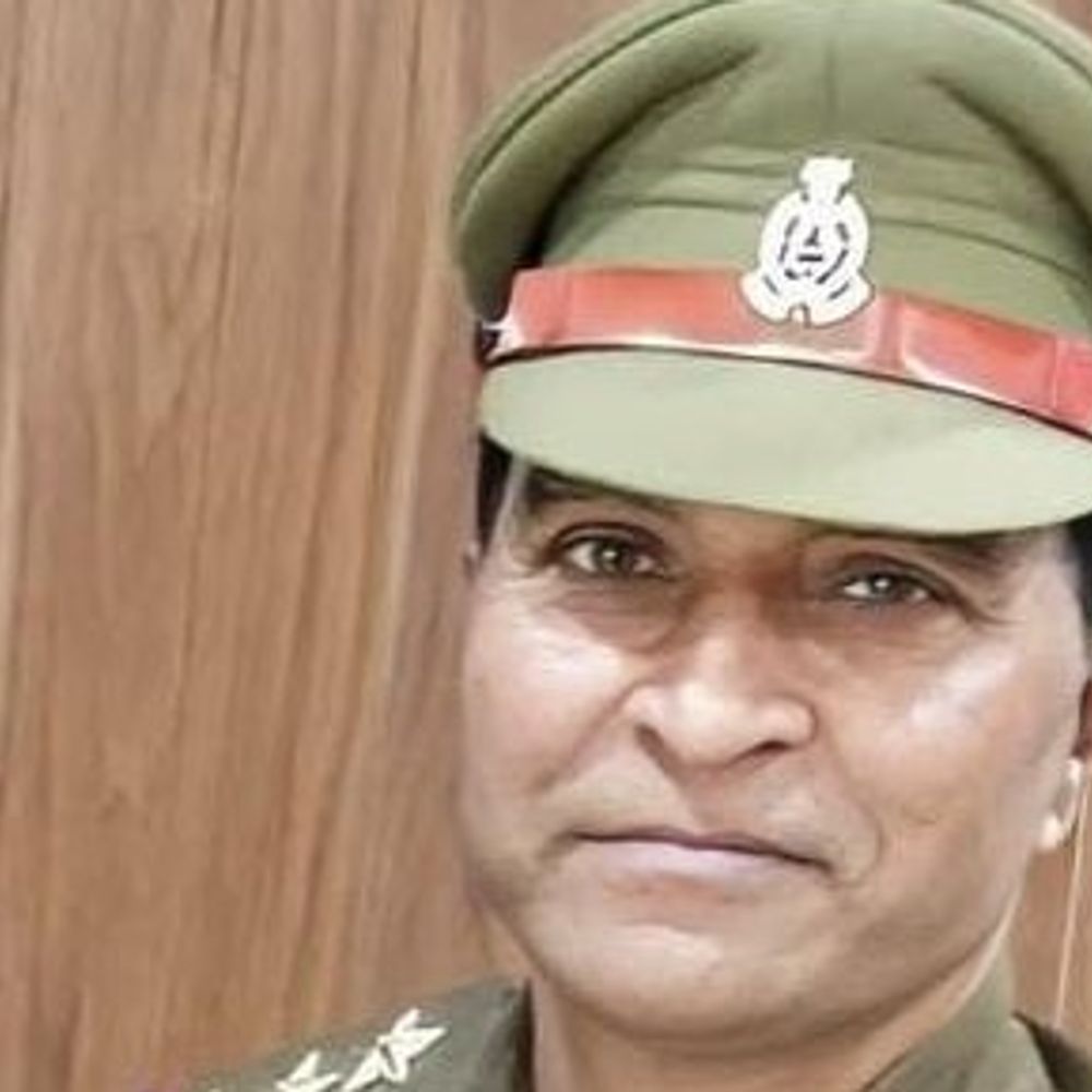 ओवरलोड ट्रक मामले में सदर कोतवाली प्रभारी लाइन हाजिर:चित्रकूट में ऑनलाइन लेनदेन के आरोप पर एसपी ने की कार्रवाई