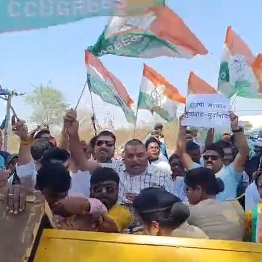 GPM में कांग्रेस ने भाजपा कार्यालय का घेराव किया:बोले- छत्तीसगढ़ की पहचान अफीम गढ़ के रूप में हो रही, सीएम से इस्तीफा मांगा