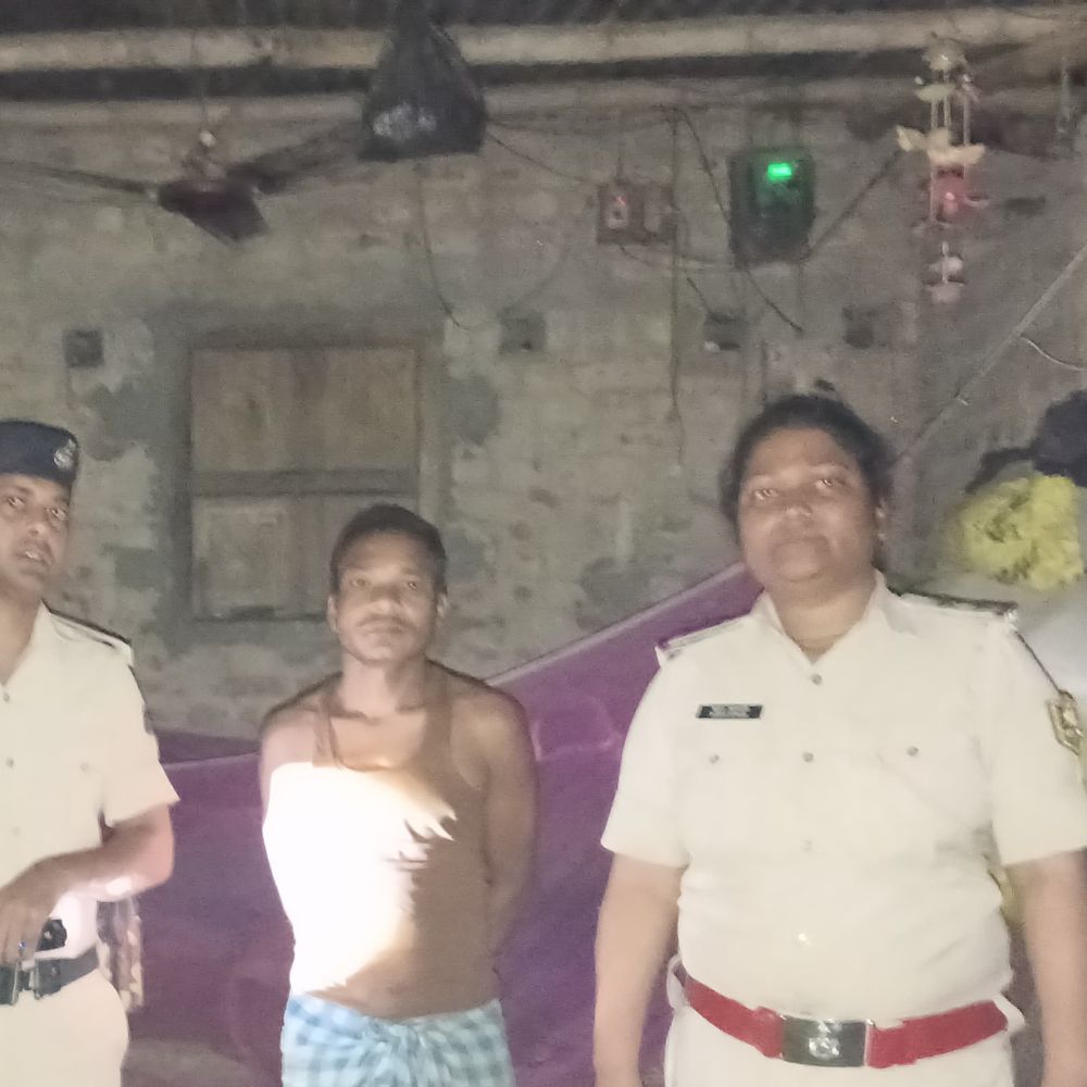 किशनगंज में रेप मामले का फरार आरोपी गिरफ्तार:पीड़िता का पति घर से रहता है बाहर, अकेलेपन का फायदा उठाकर युवक ने वारदात को दिया अंजाम