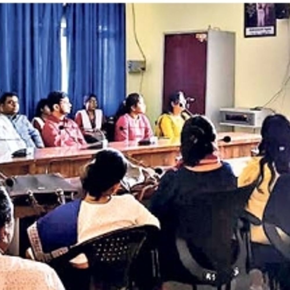 फिल्मों के माध्यम से छात्राओं ने जाना श्री अरविन्द का जीवन और दर्शन