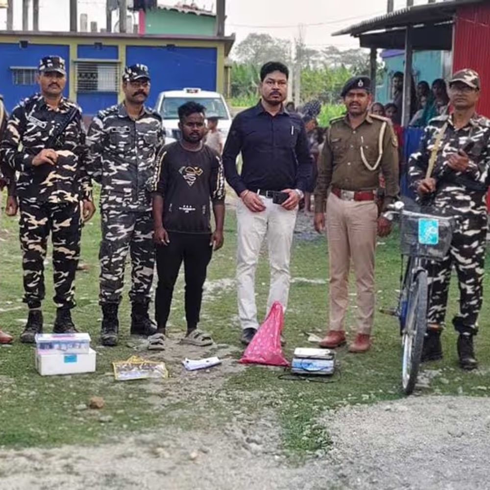 52 ग्राम ब्राउन शुगर के साथ तस्कर गिरफ्तार:किशनगंज में मोटरसाइकिल से गांव-गांव जाकर करता था सप्लाई, पुलिस-एसएसबी ने की संयुक्त कार्रवाई