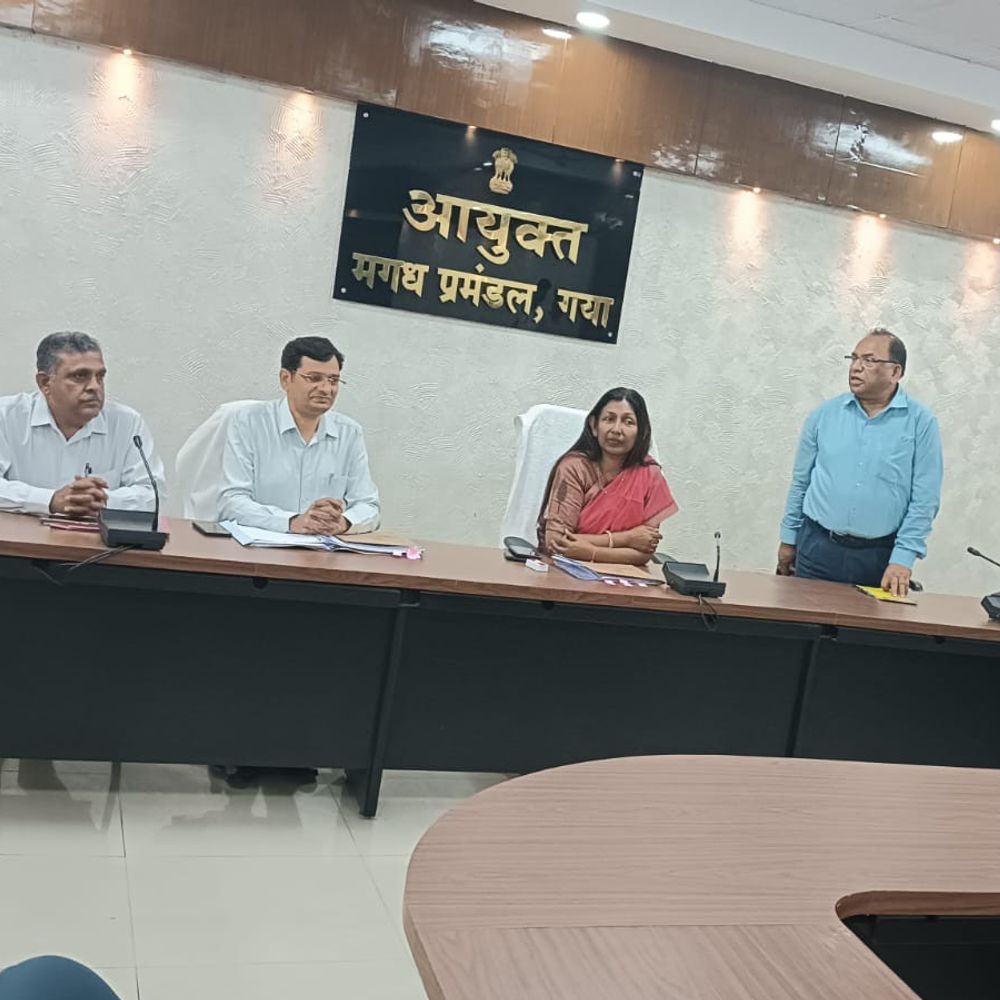 मगध आयुक्त ने की बैठक,जांच मामलों को निपटाने का आदेश:गयाजी में अधिकारियों से कहा- कार्रवाई में देरी नहीं हो