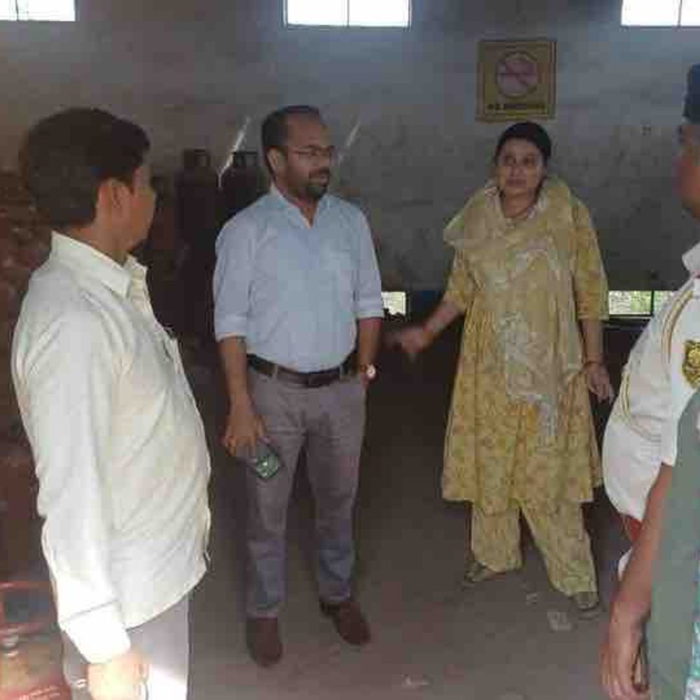 नवादा में डीएसओ का गैस सिलेंडरों की कमी से इंकार:आम लोगों से अफवाहों पर ध्यान न देने की अपील की