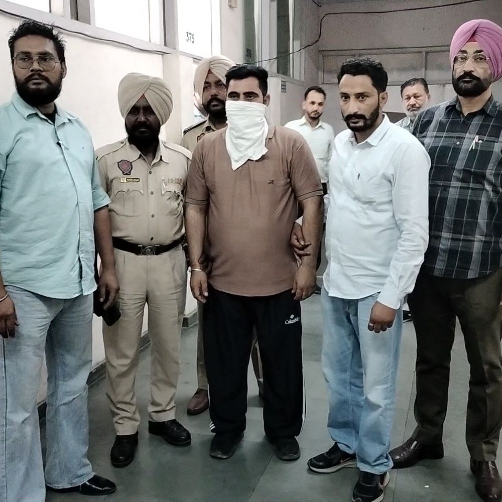 बठिंडा में PSPCL जेई रिश्वत लेते गिरफ्तार:मामले को निपटाने के बदले मांगे 14 हजार रुपये, विजिलेंस ने ट्रैप लगाकर दबोचा