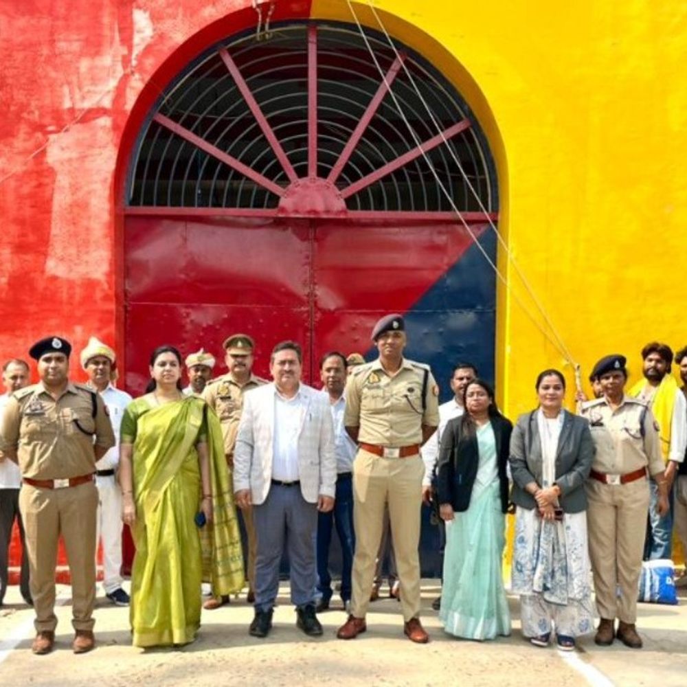 देवरिया जेल का DM ने किया औचक निरीक्षण:510 बंदियों का जाना हाल, भोजन और स्वच्छता की गुणवत्ता परखी