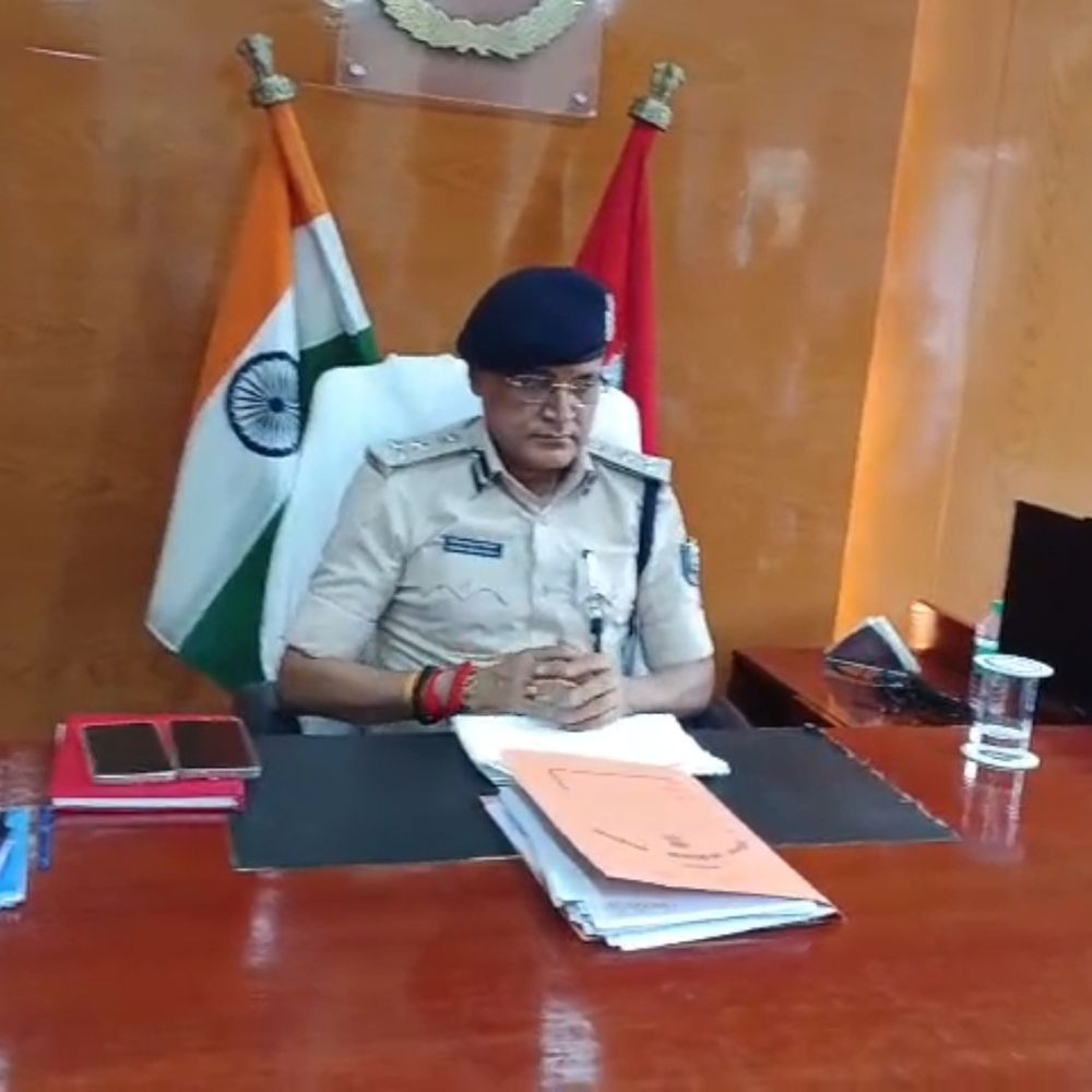 ‘गश्ती बढ़ाएं-अफवाहों पर रहे कड़ी नजर’-DIG:मधुबनी में ईद-रामनवमी पर पुलिस अधिकारियों संग बैठक,SP की पीठ ठोंकी