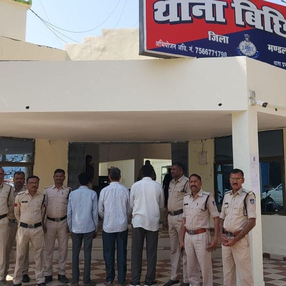 बच्चा-चोर अफवाह पर पिटाई करने वाले 3 आरोपी किए गिरफ्तार:बाल कल्याण समिति ने भी लिया संज्ञान, जांच जारी