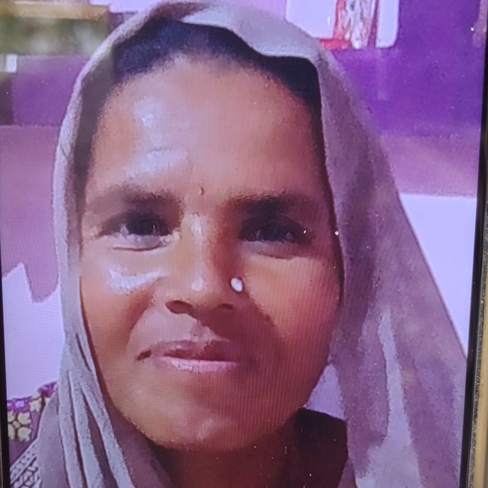 कुएं में मिला महिला का शव:राजगढ़ में पास में पड़े मिले साड़ी-जूते; बेटी बोली- पापा और दादा-दादी ने मेरी मां को मार डाला