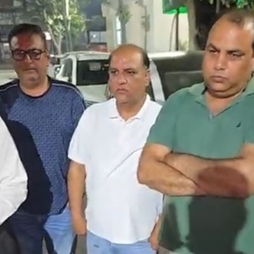 करनाल में व्यापारी को चाकू मारकर लूटने की कोशिश:बैग छीनने के विरोध पर टांग पर वार; शोर मचाने पर हमलावर फरार