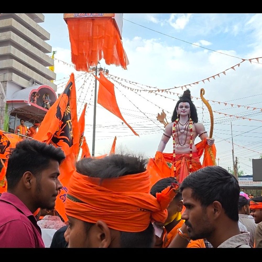 बिक्रम में रामनवमी पर भव्य शोभायात्रा निकाली गई:श्रीराम, लक्ष्मण, भगवान शिव और हनुमान की जीवंत झांकियां बनी आकर्षण
