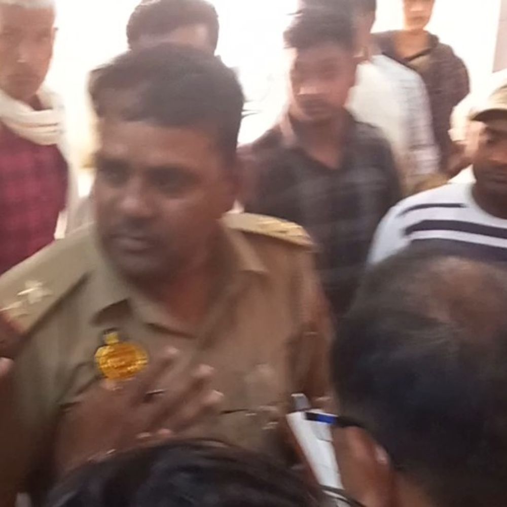 हरदोई में कार की टक्कर से बाइक सवार की मौत:भतीजे को स्कूल से लाने जा रहे थे, मौके पर ही तोड़ा दम