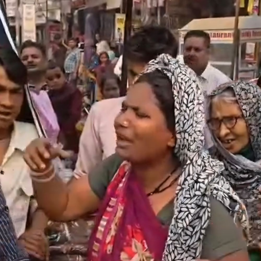 ढाका में बच्चा चोरी के आरोप में महिला गिरफ्तार:पूछताछ में पता बदल रही, परिजनों को बुलाया गया