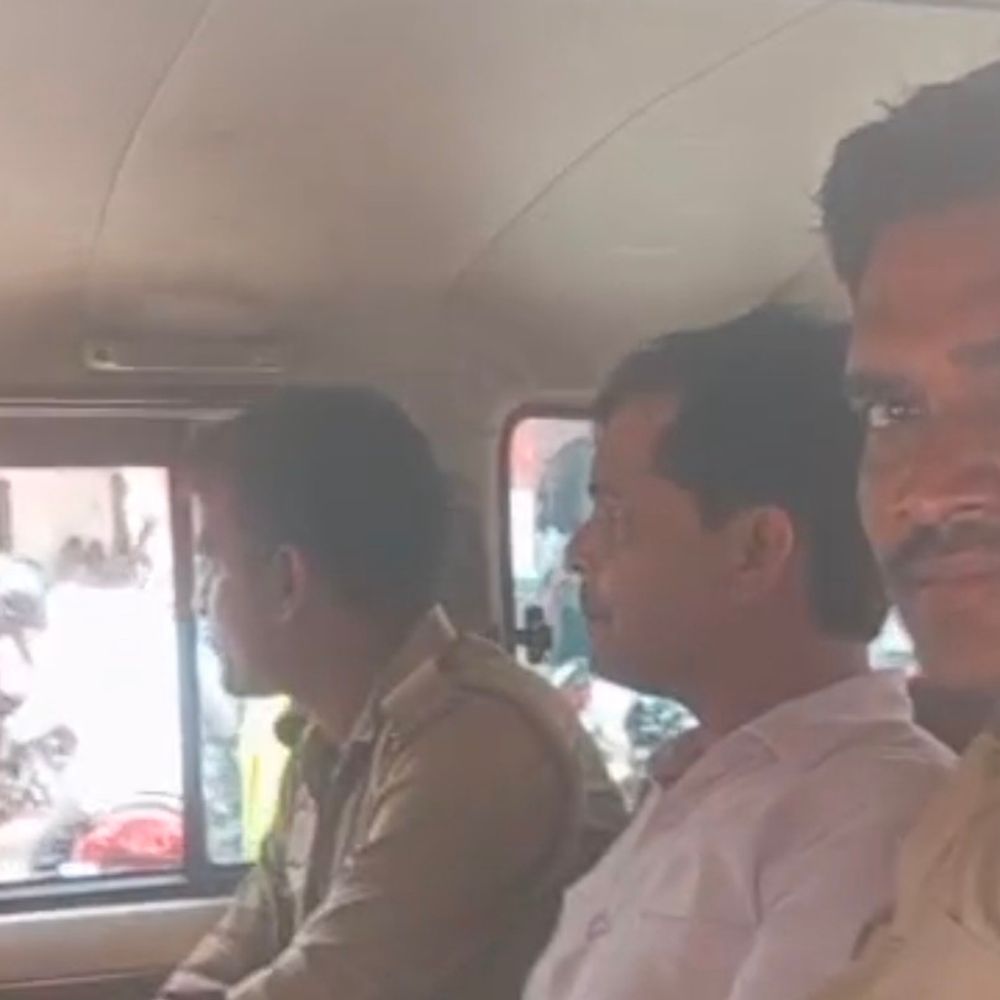 डस्टबिन में मिला था जुड़वां बच्चों का शव,आरोपी डॉक्टर गिरफ्तार:बलिया के पूर्वांचल अस्पताल में ऑपरेशन के दौरान जच्चा-बच्चा की मौत का मामला