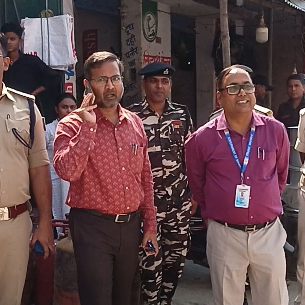 बेतिया में 5 घरों पर छापा, 42 गैस सिलेंडर जब्त:जीरो टॉलरेंस की नीति पर काम, उपभोक्ताओं को राहत की उम्मीद