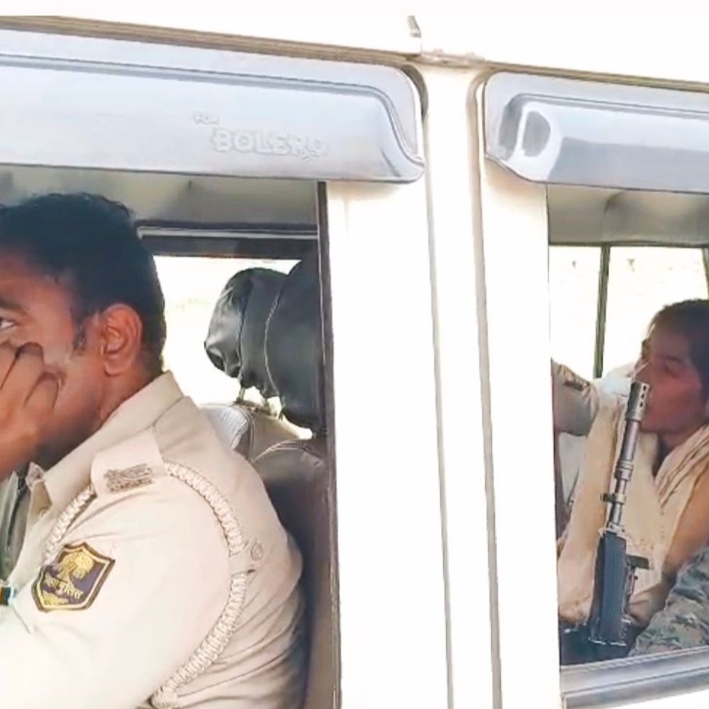 शेखपुरा में युवती ने खुद को कमरे में बंद किया:प्रेमी से मिलने की जिद पर अड़ी, मां ने पुलिस को बुलाया