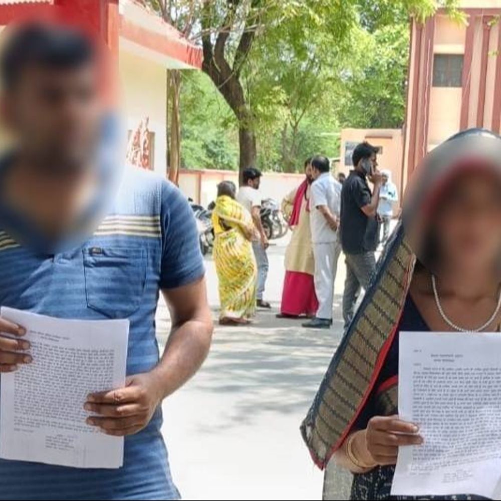 महिला ने दबंगों पर छेड़खानी, पुलिसकर्मी पर मिलीभगत का आरोप:फिरोजाबाद में एसएसपी से न्याय की गुहार, जान का खतरा बताया