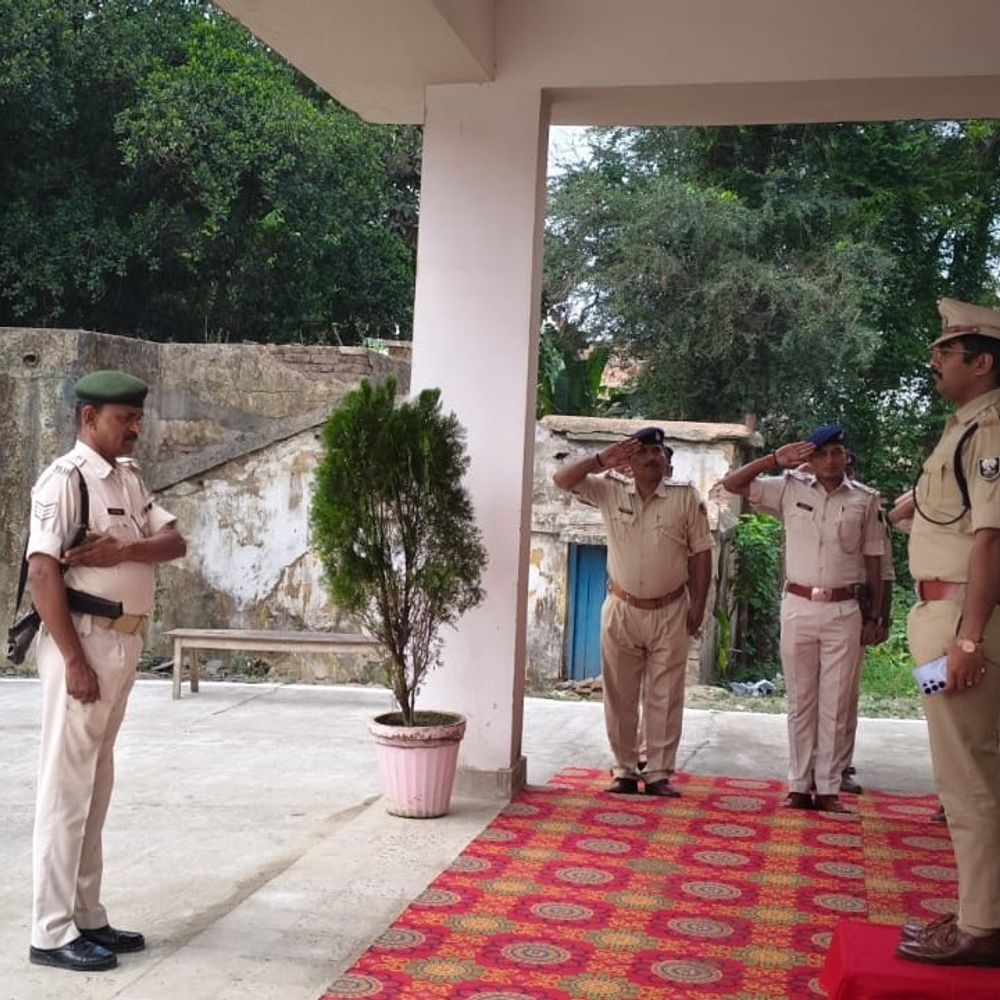 कटिहार में एसपी ने बरारी थाने का निरीक्षण किया:लंबित कांडों की समीक्षा हुई, जांच में तेजी के निर्देश दिए, शिकायतों के जल्द निपटारे पर जोर