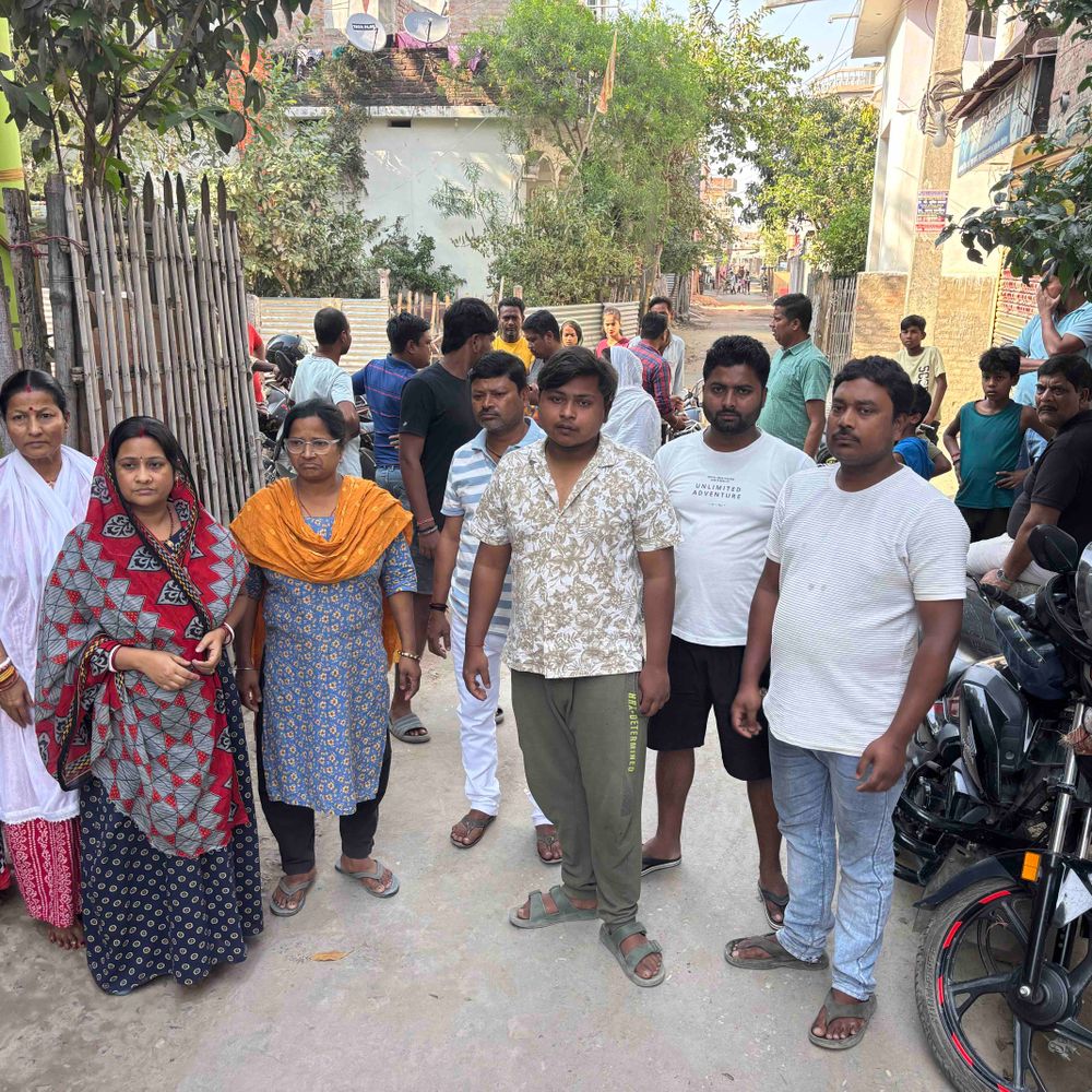 मोतिहारी में छेड़खानी का विरोध करने पर मारपीट:मनचलों ने युवक को बेरहमी से पीटा, बचाने पहुंची मां और अन्य महिलाओं को भी नहीं बख्शा; आरोपी फरार