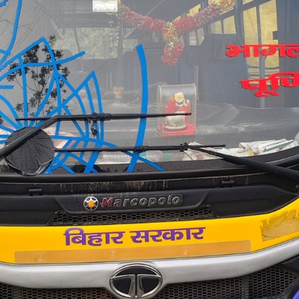 तेज रफ्तार बस ने बाइक सवार युवक को कुचला, मौत:घर से बाइक लेकर शहर के लिए निकला था, तीन बच्चों के सिर से उठा पिता का साया