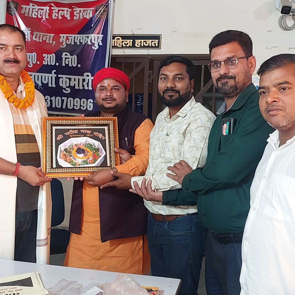 बोचहा के यशवंत कुमार बने थानाध्यक्ष:भाजपा युवा मोर्चा ने अंगवस्त्र और बुके देकर सम्मानित किया