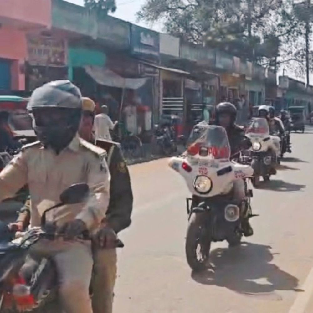 होली से पहले शेखपुरा में पुलिस का फ्लैग मार्च:शांतिपूर्ण त्योहार मनाने की अपील, संवेदनशील इलाकों में अतिरिक्त बल तैनात