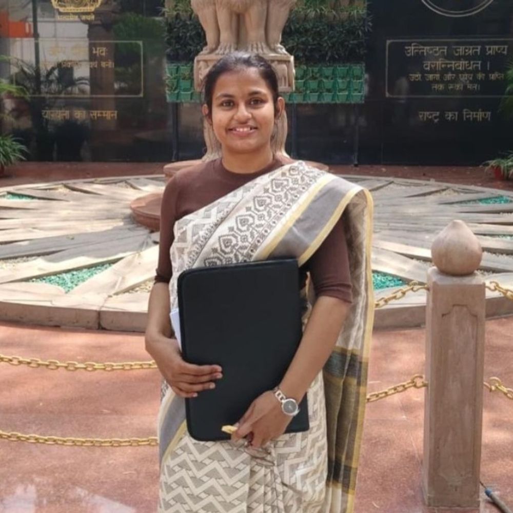 बुलंदशहर में राजस्व निरीक्षक की बेटी बनी डिप्टी कलेक्टर:माता शिक्षिका, परिवार में खुशी का माहौल, स्थानीय लोगों ने दी बधाई