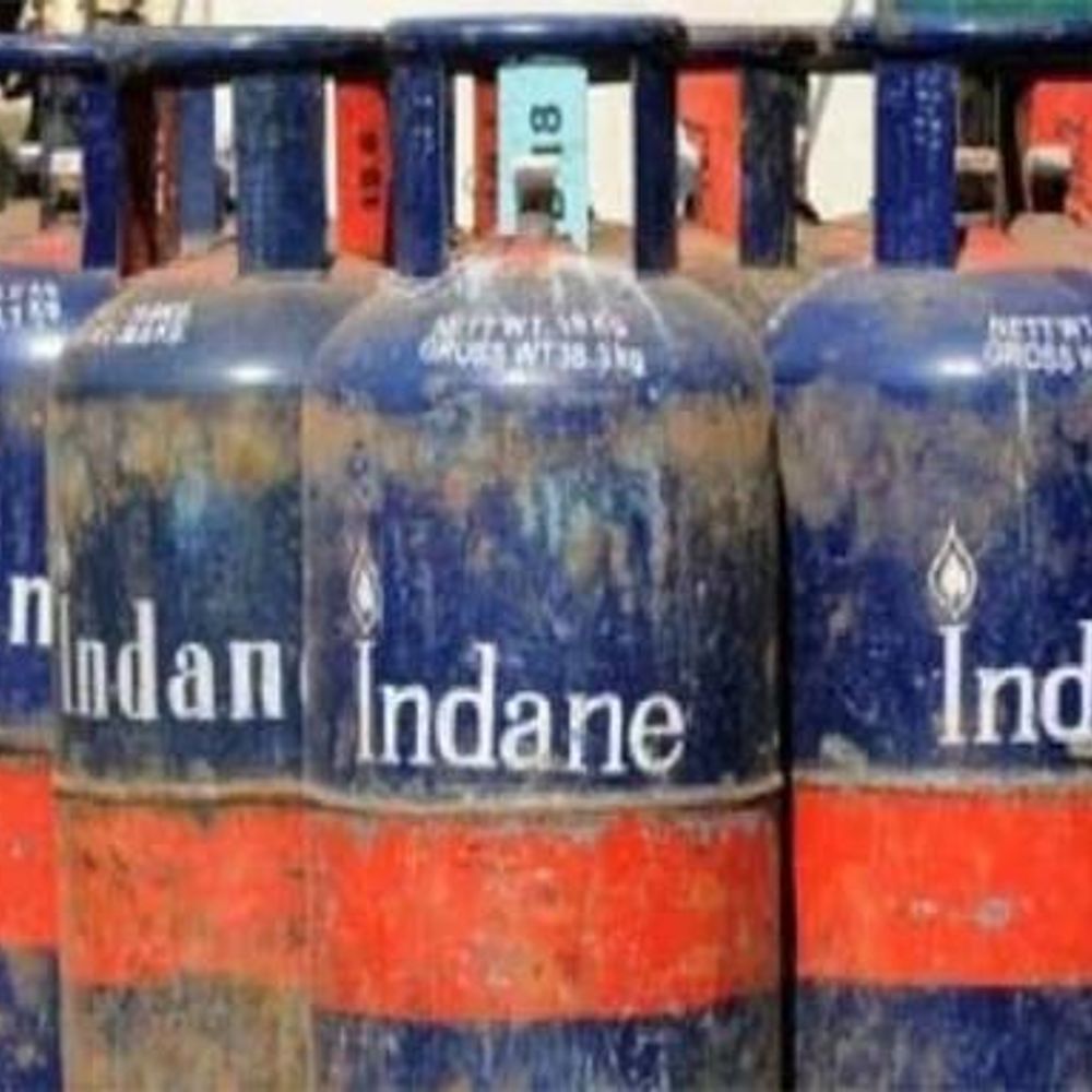 हिमाचल में अमेरिका-इजराइल और ईरान युद्ध का असर:कमर्शियल सिलेंडरों की कमी; ऊना-बद्दी में रिफिलिंग बंद, कालाबाजारी नहीं करने की हिदायत