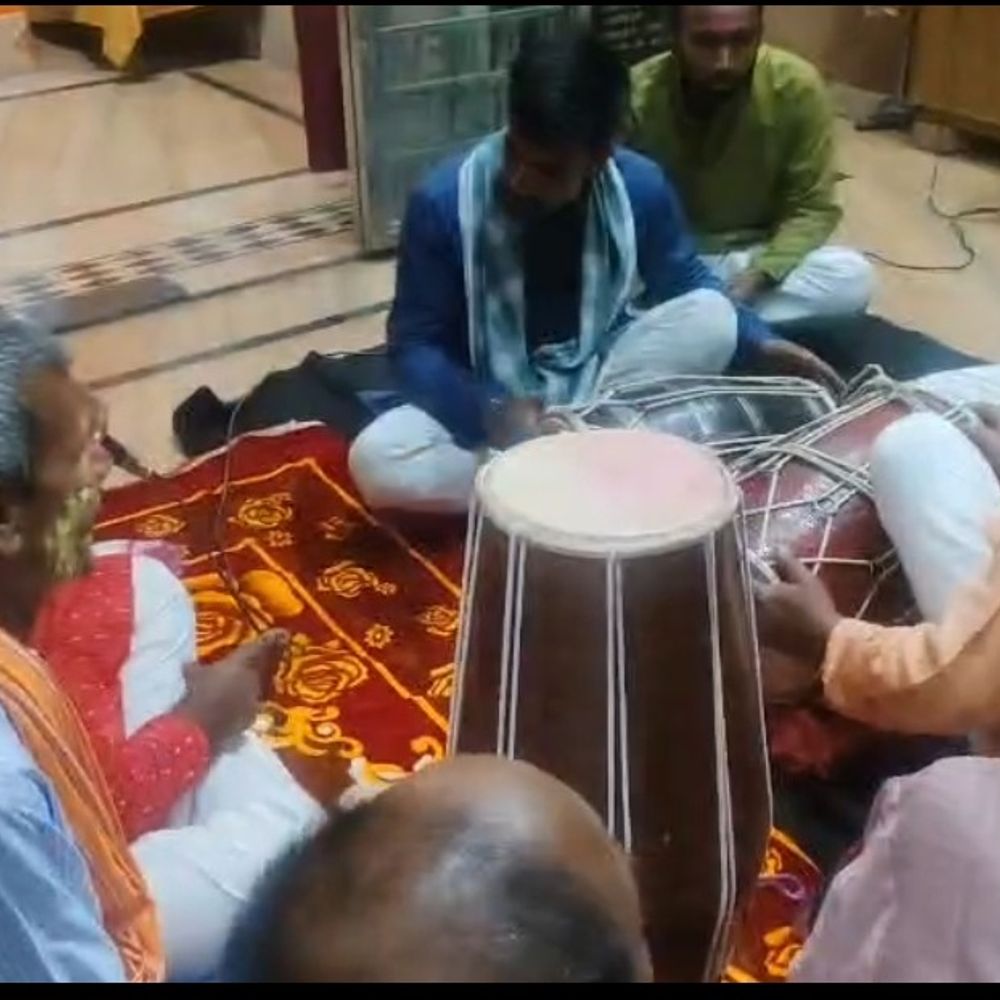 भागलपुर में रंगों का त्योहार:पारंपरिक रीति-रिवाजों के साथ मनाया गया होली, लोकगीतों से गूंजे गांव