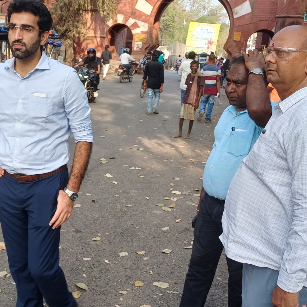 मुंगेर में CM के आगमन से पहले खाली कराया फुटपाथ:शहर के प्रमुख मार्गों और किला क्षेत्र से हटाया गया अवैध कब्जा, जुर्माना वसूला