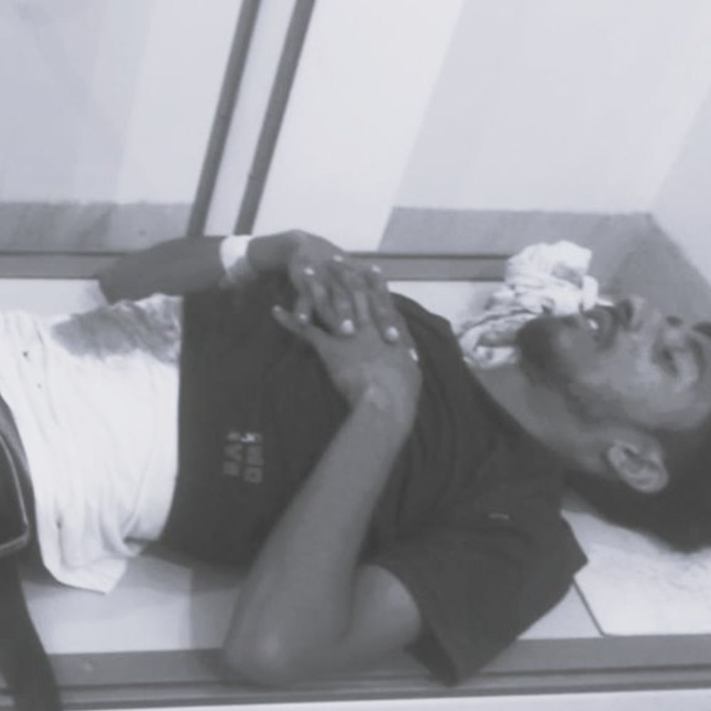 अज्ञात हमलावरों ने युवक को जबड़े के पास मारी गोली:बांका में पान की गुमटी के पास हादसा, गंभीर हालत में सदर अस्पताल रेफर