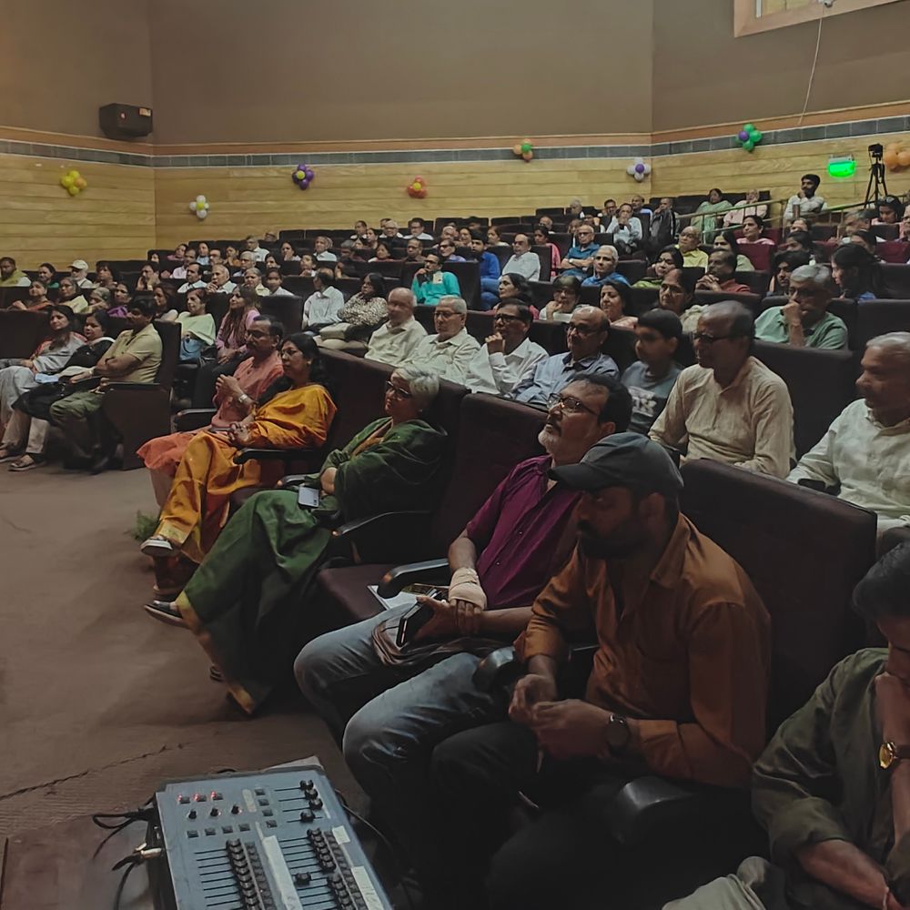 विश्व रंगमंच दिवस पर सीवर समस्या पर तीखा प्रहार:नाटक ‘सावधान सीवर खुला है’ का प्रभावशाली मंचन