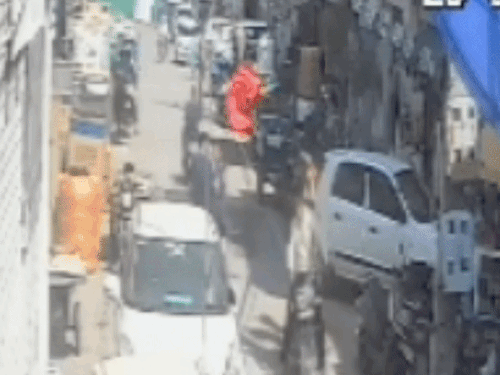 कपूरथला में युवक पर धारदार हथियार से हमला:अस्पताल ले जाते समय दोबारा वार, घटना का CCTV आया सामने, पानी भरने को लेकर विवाद