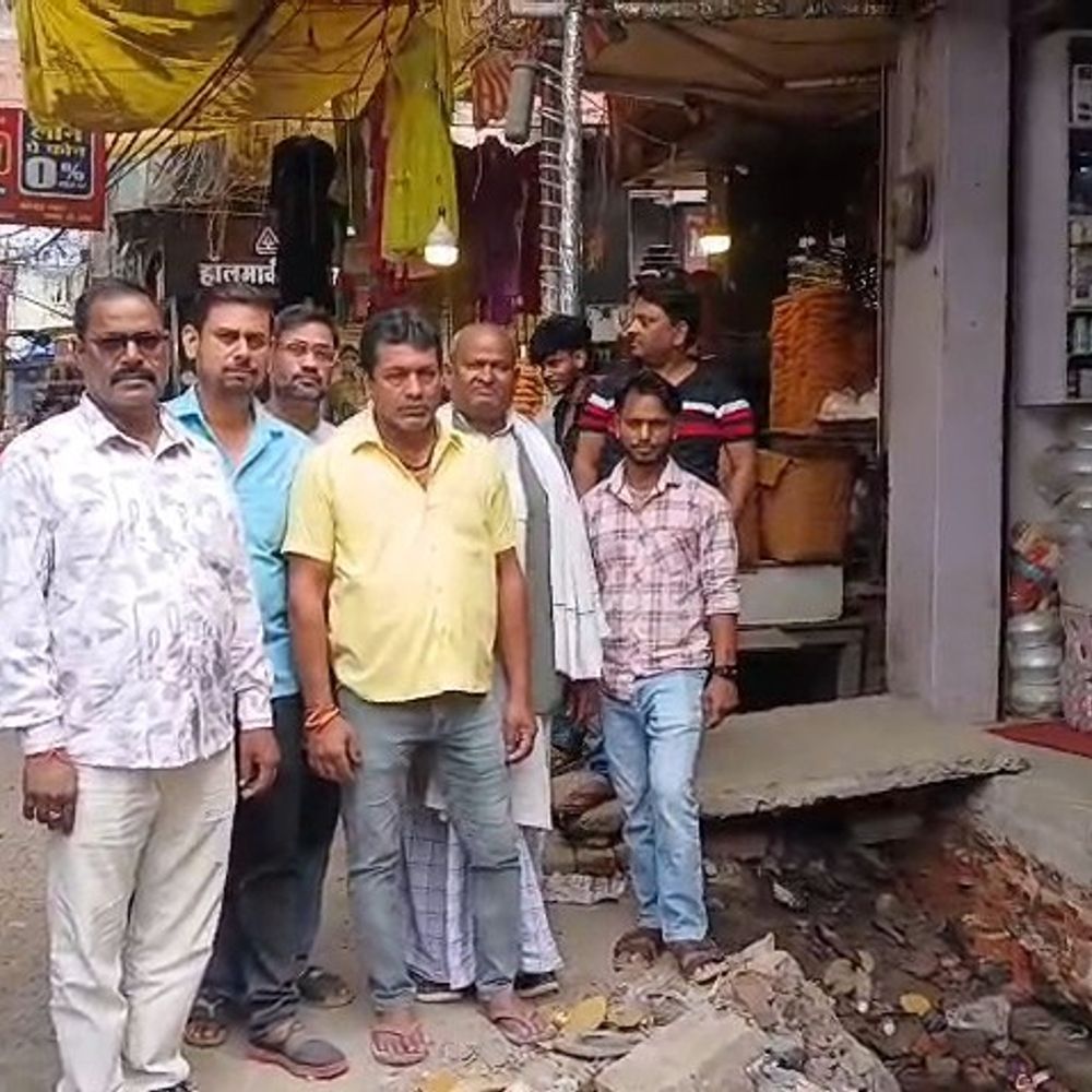 गोपालगंज में अधूरा नाला निर्माण से लोग परेशान:ठेकेदार पर लापरवाही और वार्ड पार्षद को धमकाने का आरोप