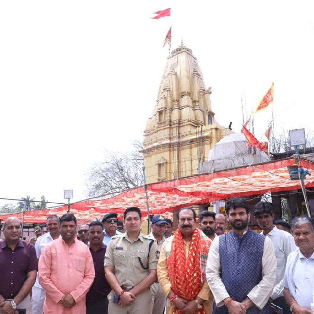 भादवा माता मंदिर में चैत्र नवरात्र मेला शुरू:नीमच में विधायक और कलेक्टर-एसपी ने देखीं व्यवस्थाएं; धर्म ध्वजा चढ़ाई