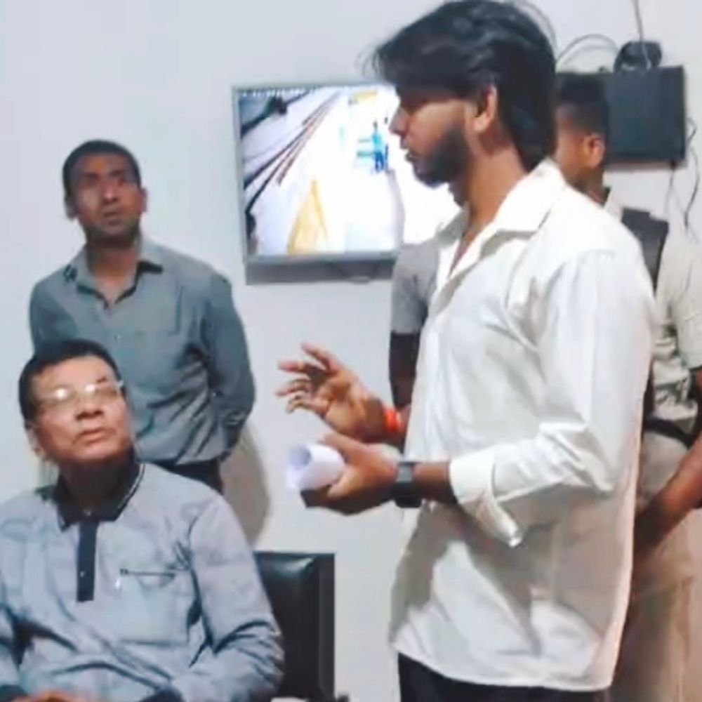 शेखपुरा रामाधीन कॉलेज में छात्रों से अवैध वसूली-मारपीट:छात्र राजद ने ज्ञापन सौंपा, दोषियों के खिलाफ कार्रवाई की मांग, कार्रवाई न होने पर आंदोलन की चेतावनी