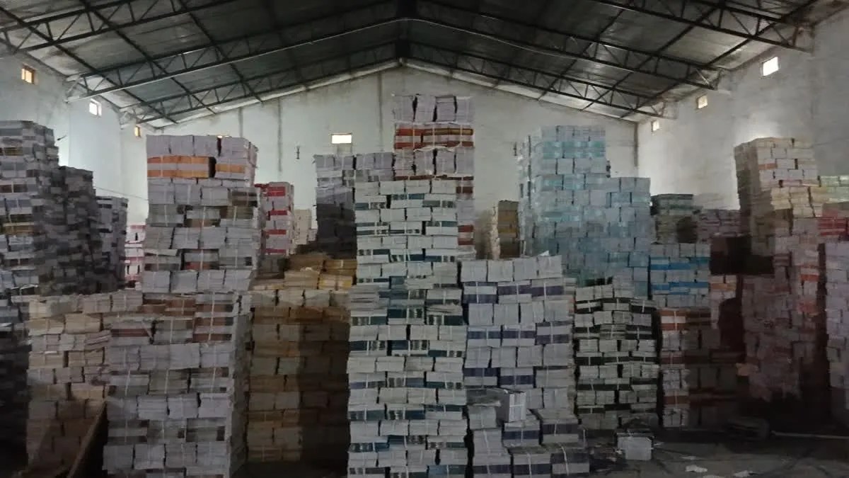 NCERT की नकली किताबों की देश भर में सप्लाई की साजिश बेनकाब, गोदाम और ट्रक सील