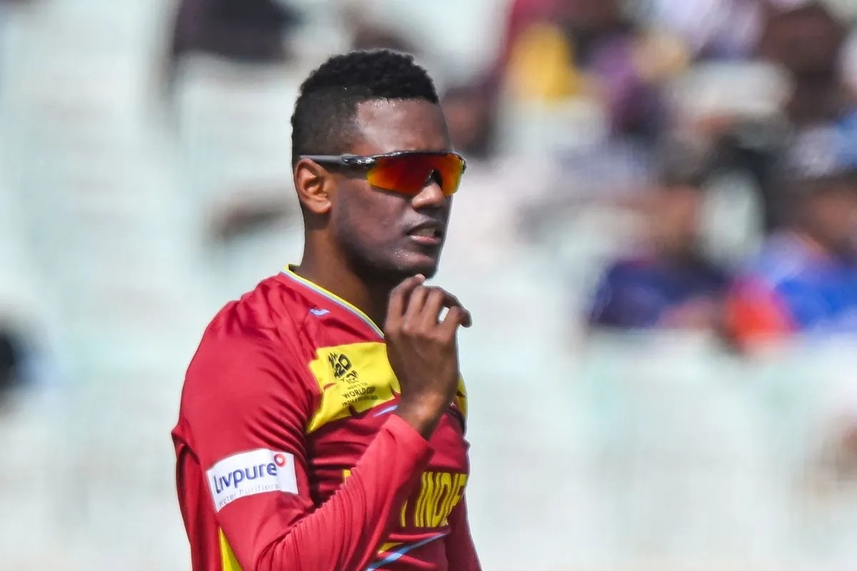 मुझे चॉपर भेजकर बचा लो… ईरान-इजरायल अमेरिका युद्ध के बीच भारत में फंसी वेस्टइंडीज के खिलाड़ी ने लगाई मदद की गुहार