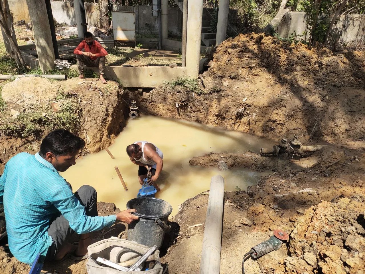 पेयजल पाइपलाइन में बार-बार लीकेज, सप्लाई व्यवस्था पर उठे सवाल